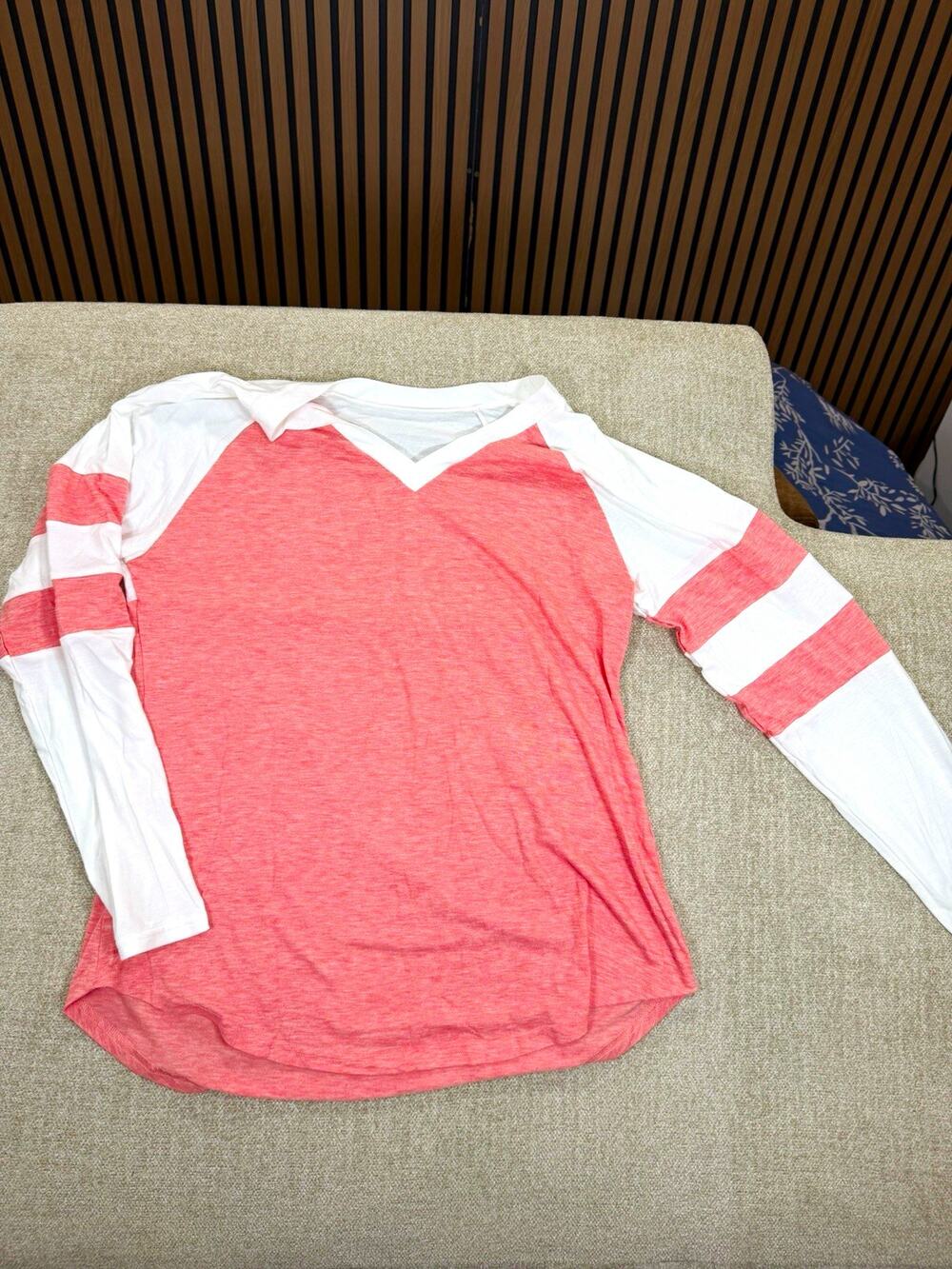 Women’s Pink/White Colorblock Striped V-Neck Raglan Long Sleeve Knit Tee L
